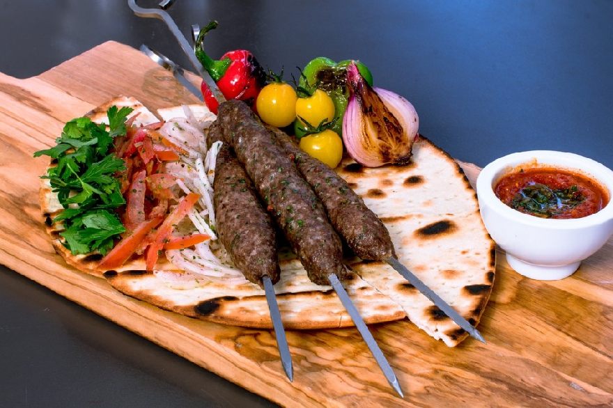 Restaurant Sannin in Düsseldorf mit libanesische Spezialitäten, arabische Küche, arabisches Essen